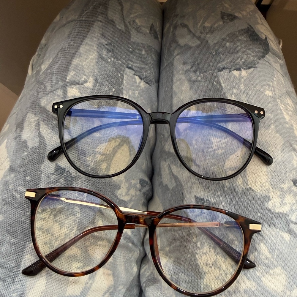 Stylish Black and Tortoise Shell Glasses Set